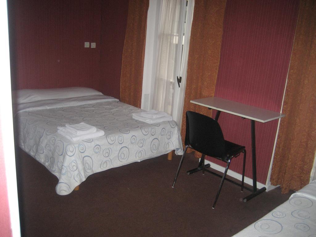 Hotel Meteore Paris Rum bild